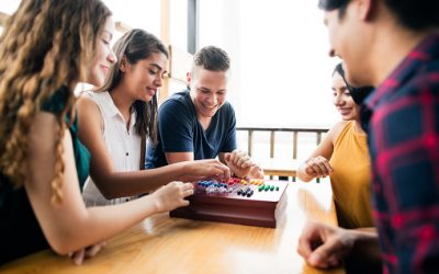 LES JEUX DE PLATEAU POUR JOUER EN GROUPE